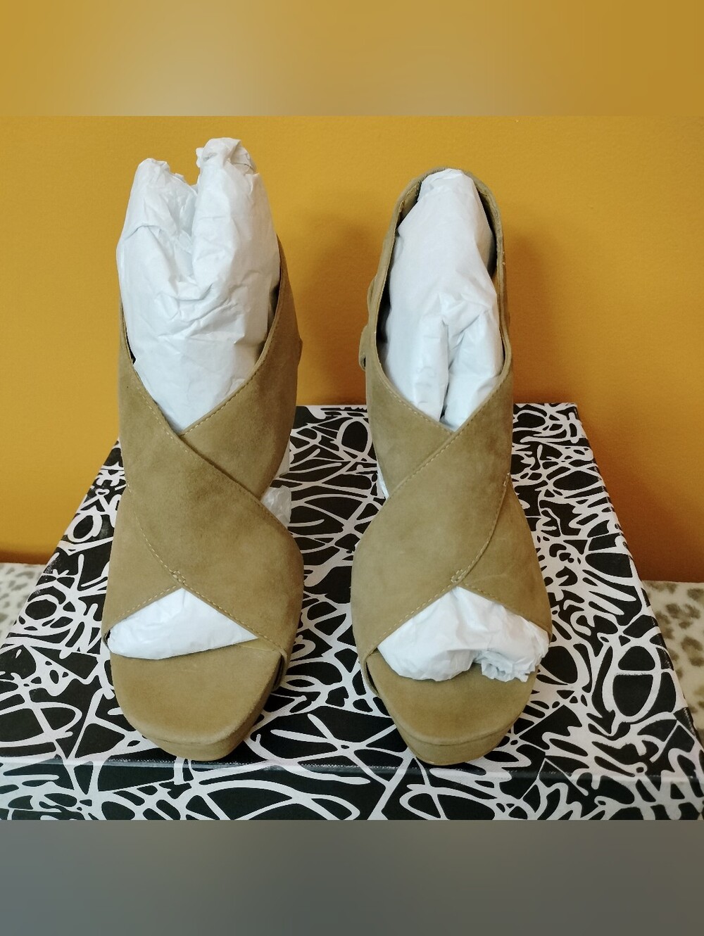 DVF Diane von Furstenberg Zia Suede Platform Heels Camel Size 8 New Box